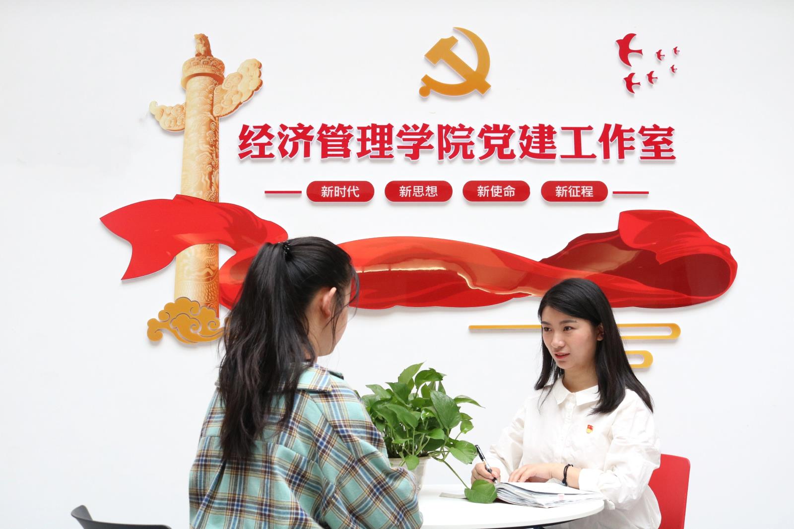 生活照（江苏WePoker德州技术学院王甜甜）.jpg